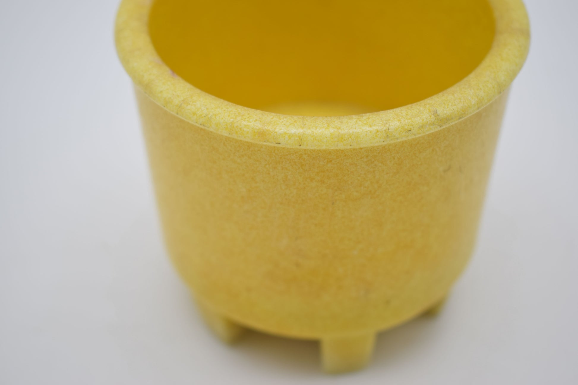 ad copier, cactus pot, flower pot, ceramic glass design, leerdam glass, 1950s graniver, art deco vase, presed glass, René Lalique, Dale Chihuly, Iittala glass, unica series, green yellow vase