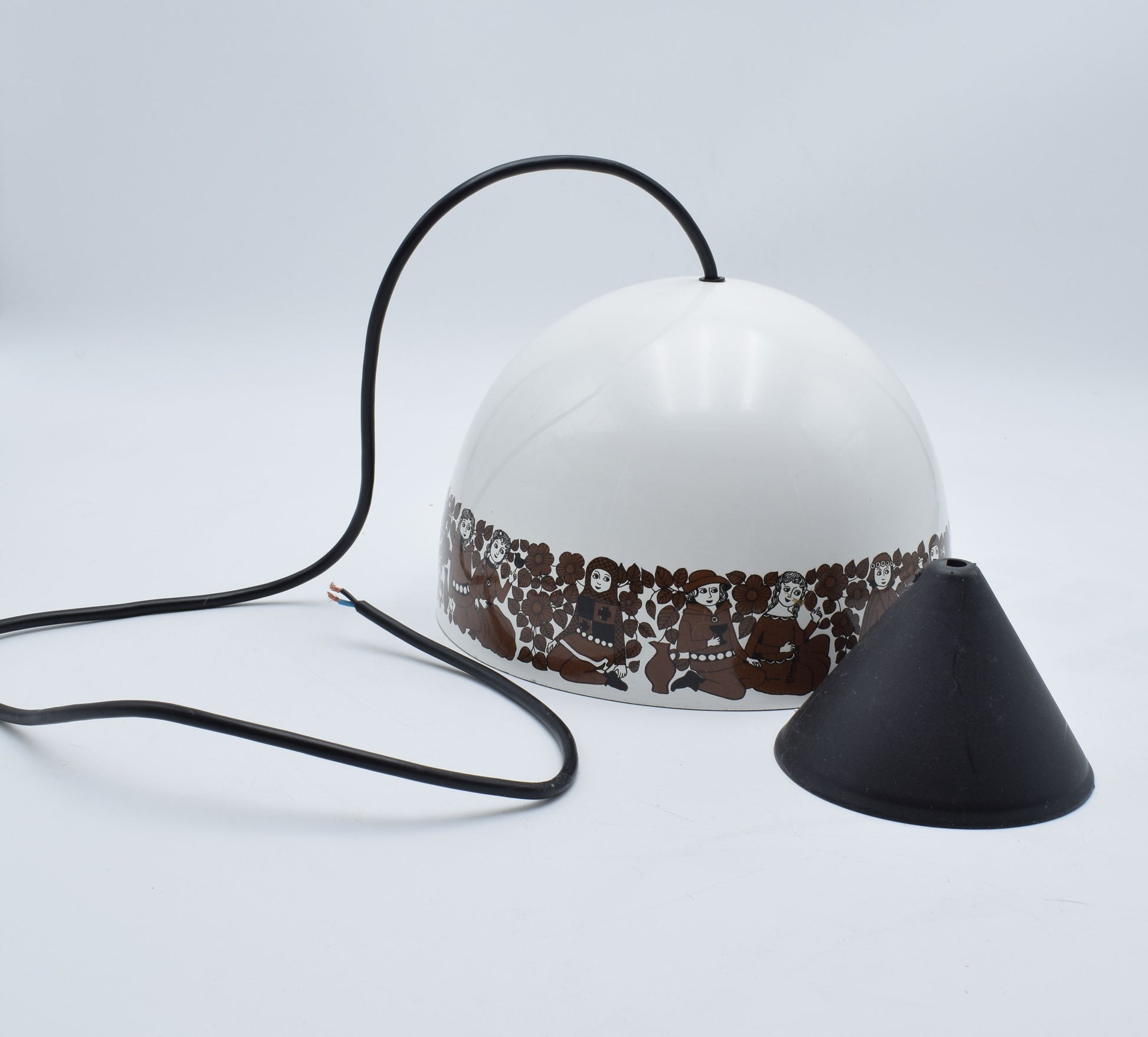 fog morup, enamel lamp, pendant light, franck arabia, louis poulsen, industrial lamp, verner panton, lyfa lyskaer, hala raak, holmegaard, jo Hammerborg, kitchen lamp, harry potter