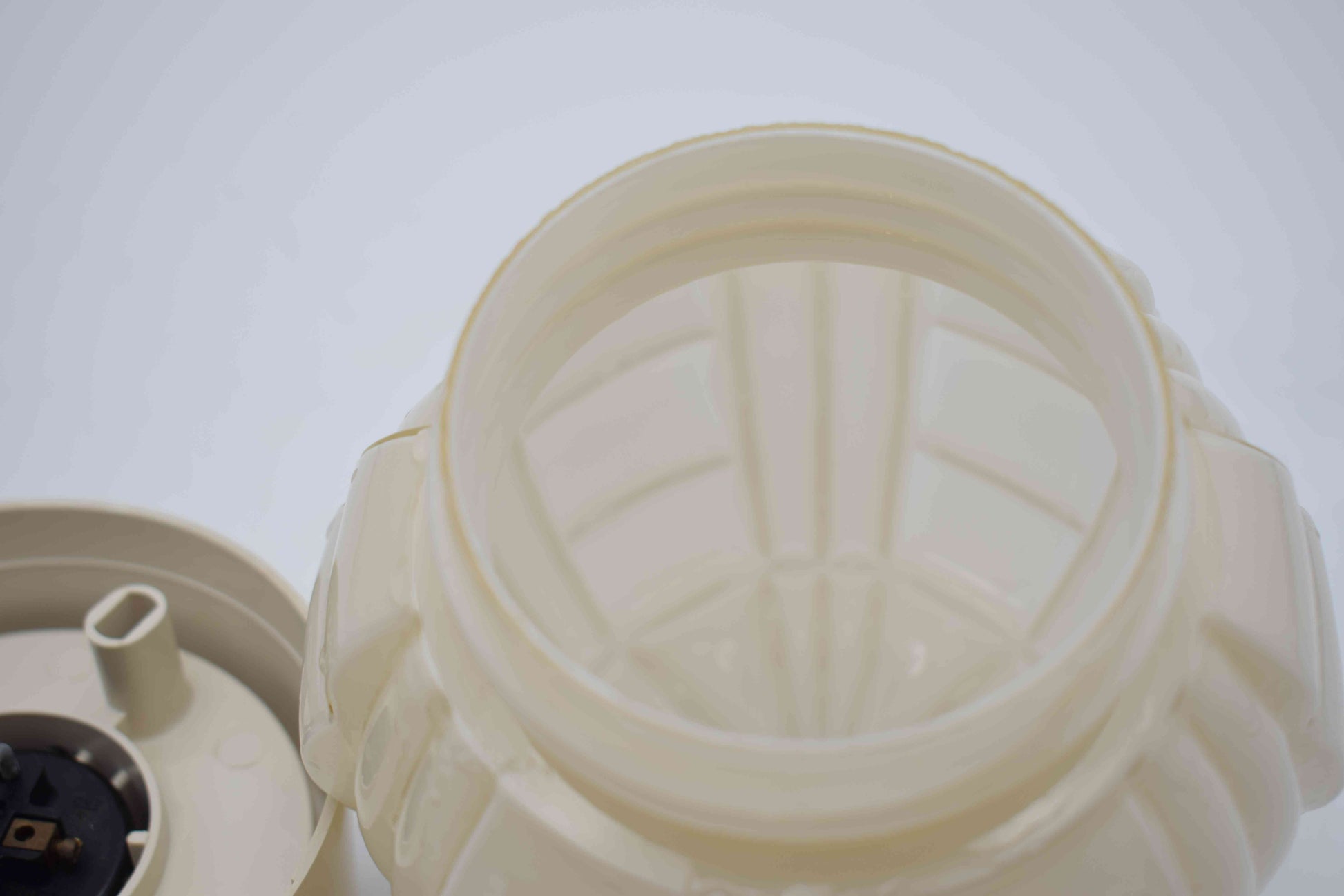 thabur lamp, art deco nouveau, french deco lamp, René Lalique, Le Corbusier, Chrysler new york, bauhaus, toilet light, toilet lamp, hallway lamp, ceiling lamp, bathroom lamp, leerdam glass