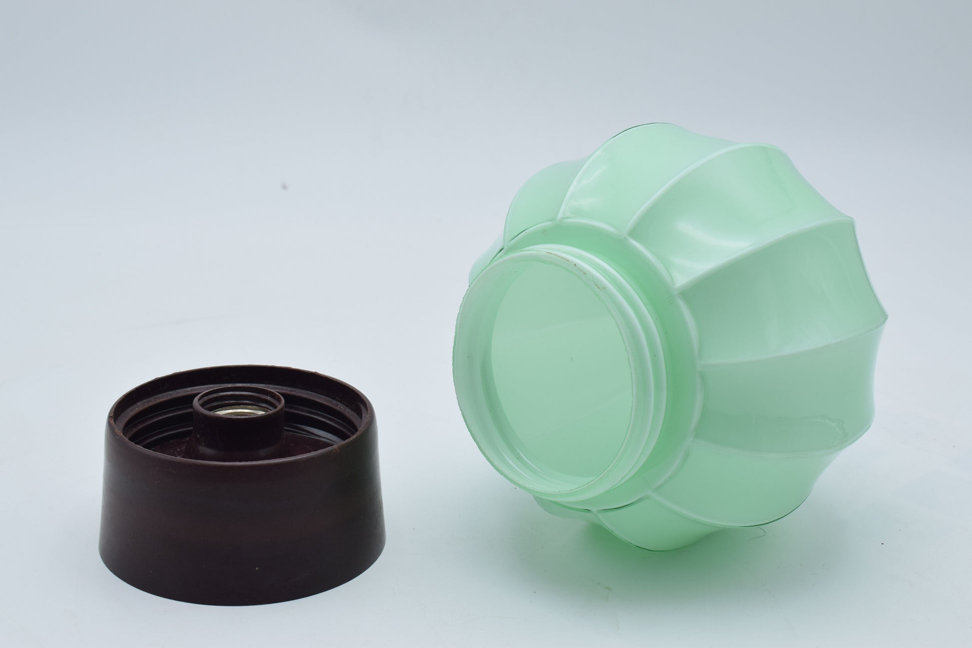 thabur lamp, art deco nouveau, french deco lamp, René Lalique, Jean Dunand, Sonia Delaunay, Chrysler new york, bauhaus, toilet light, titanic lamp, tiffany lamp, bathroom lamp, vintage ceiling lamp