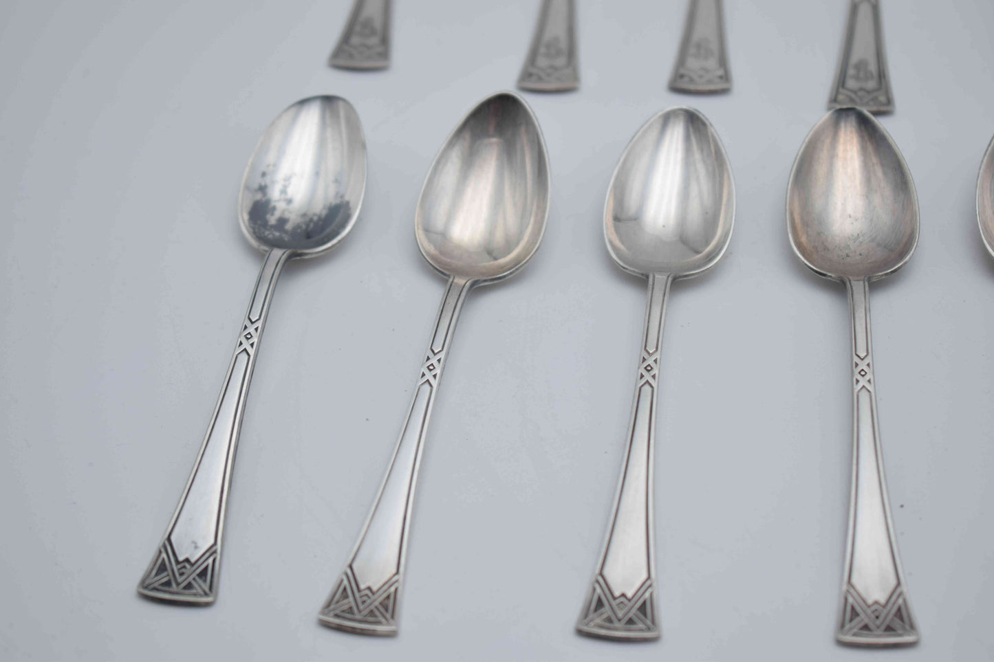 art deco, art nouveau, tea spoon 1930s, cake forks 1920s, Celtic Knot Teaspoon, René Lalique, Le Corbusier, Jugendstil cutlery, Epstein Brothers, Art Deco Interior, Cilquin gero, gispen coffee tea, art deco kitchen