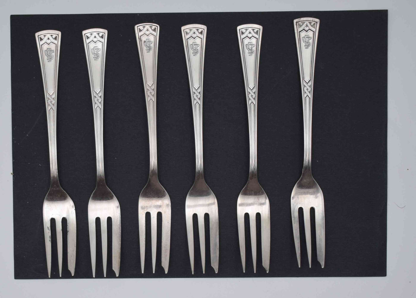 art deco, art nouveau, tea spoon 1930s, cake forks 1920s, Celtic Knot Teaspoon, René Lalique, Le Corbusier, Jugendstil cutlery, Epstein Brothers, Art Deco Interior, Cilquin gero, gispen coffee tea, art deco kitchen