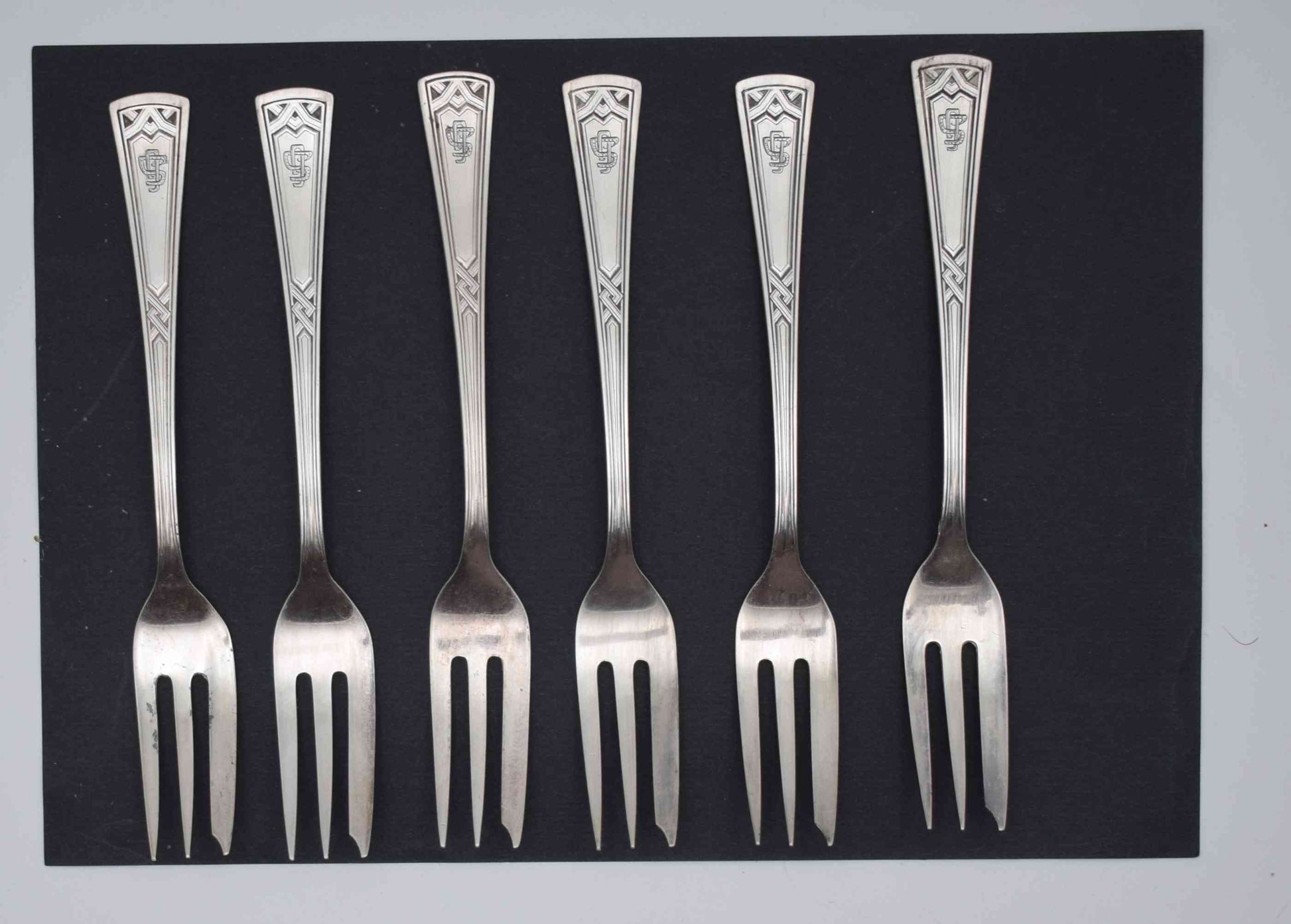 art deco, art nouveau, tea spoon 1930s, cake forks 1920s, Celtic Knot Teaspoon, René Lalique, Le Corbusier, Jugendstil cutlery, Epstein Brothers, Art Deco Interior, Cilquin gero, gispen coffee tea, art deco kitchen