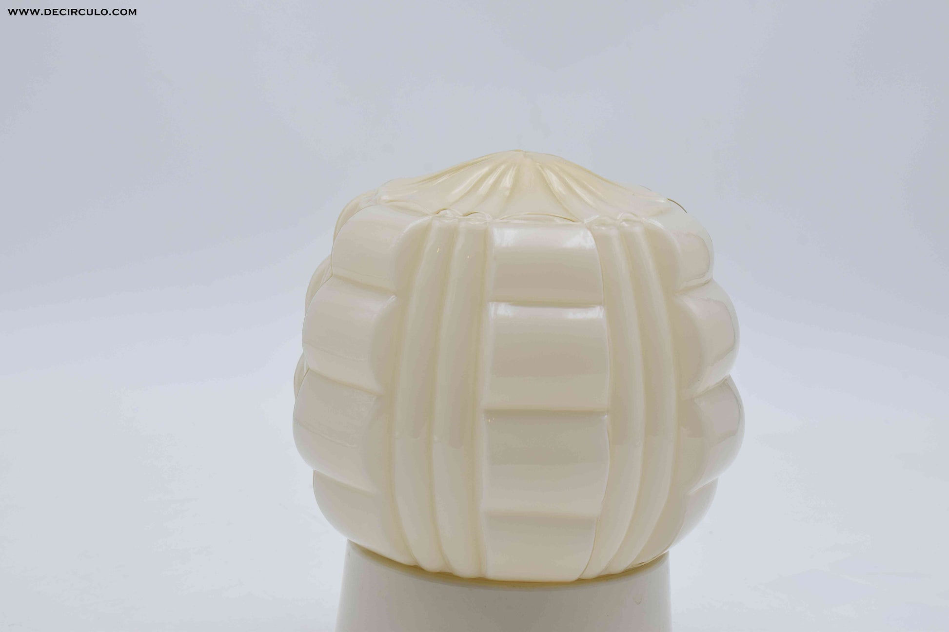 thabur lamp, art deco nouveau, french deco lamp, René Lalique, Le Corbusier, Chrysler new york, bauhaus, toilet light, toilet lamp, hallway lamp, ceiling lamp, bathroom lamp, leerdam glass