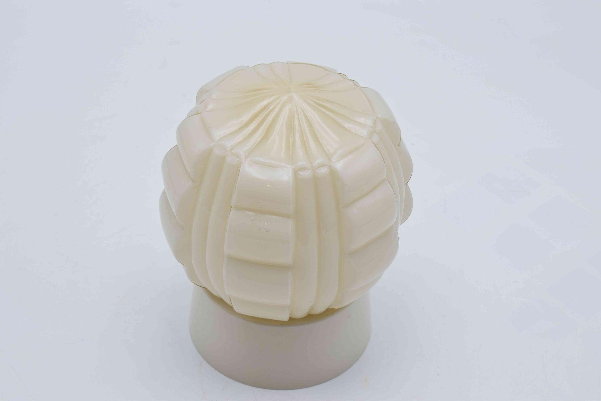 thabur lamp, art deco nouveau, french deco lamp, René Lalique, Le Corbusier, Chrysler new york, bauhaus, toilet light, toilet lamp, hallway lamp, ceiling lamp, bathroom lamp, leerdam glass