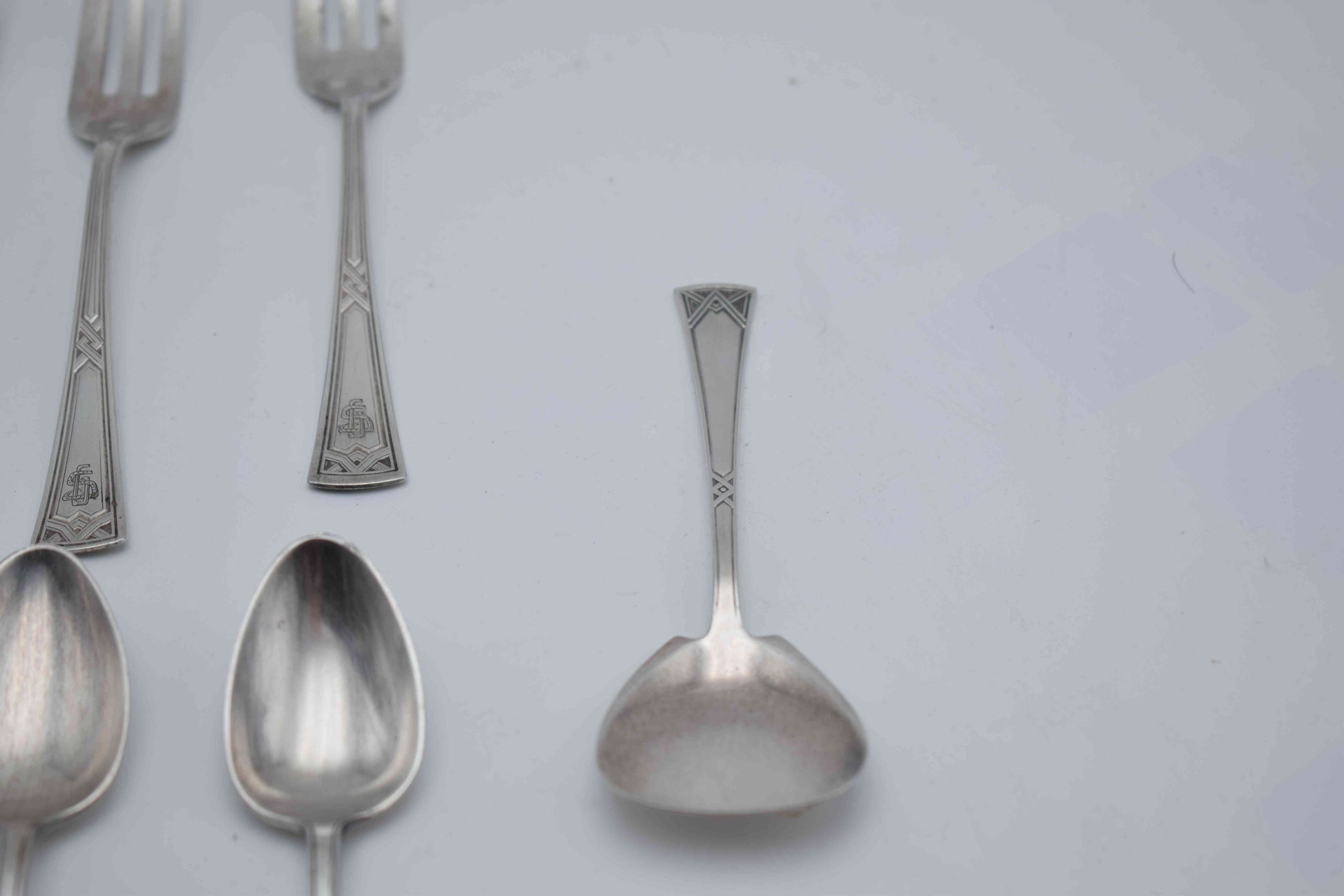 art deco, art nouveau, tea spoon 1930s, cake forks 1920s, Celtic Knot Teaspoon, René Lalique, Le Corbusier, Jugendstil cutlery, Epstein Brothers, Art Deco Interior, Cilquin gero, gispen coffee tea, art deco kitchen