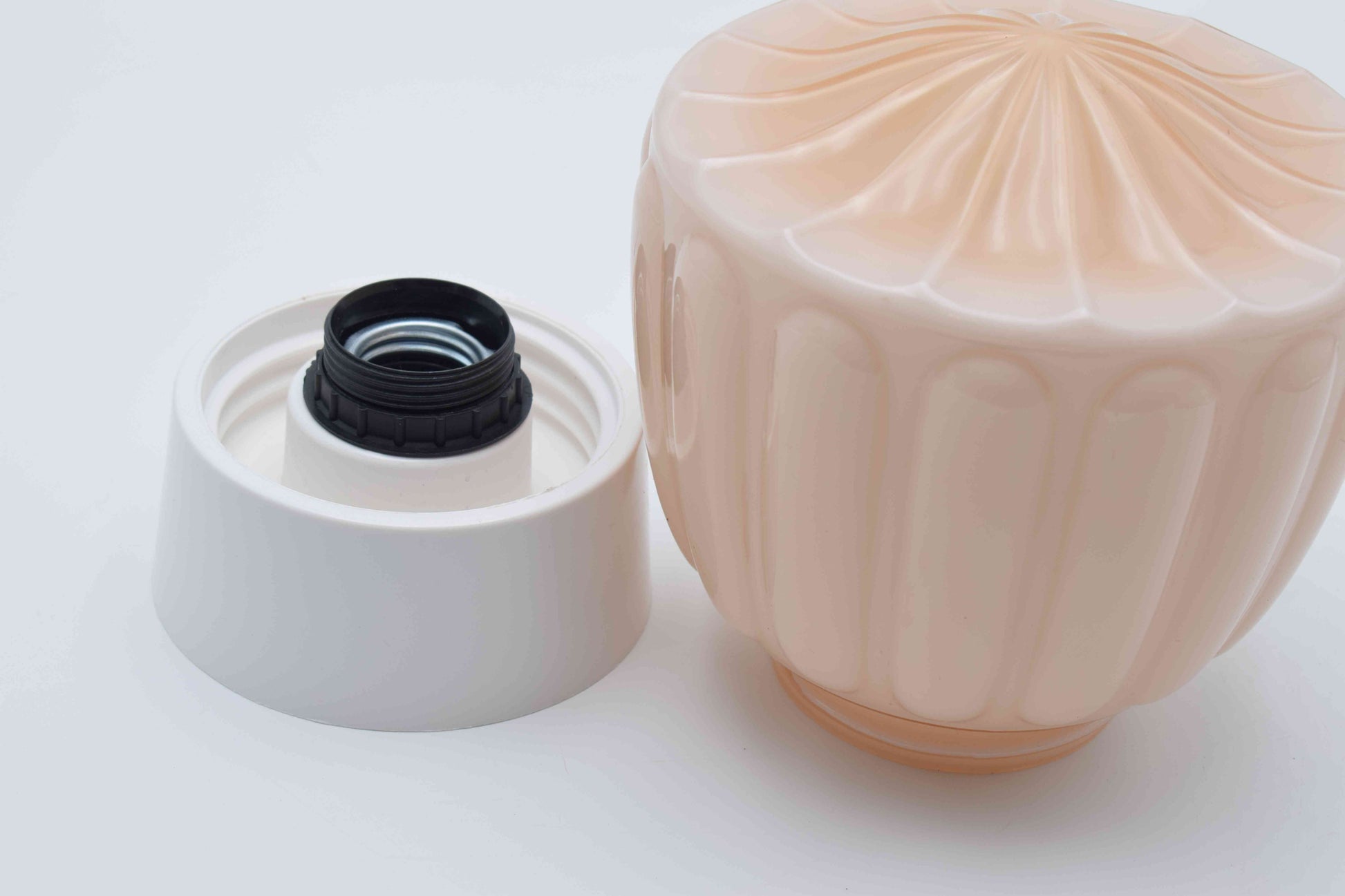 thabur lamp, art deco nouveau, french deco lamp, dutch glass, René Lalique, Le Corbusier, Jean Dunand, Sonia Delaunay, Chrysler new york, bauhaus, toilet light, The Great Gatsby, chic bathroom lamp