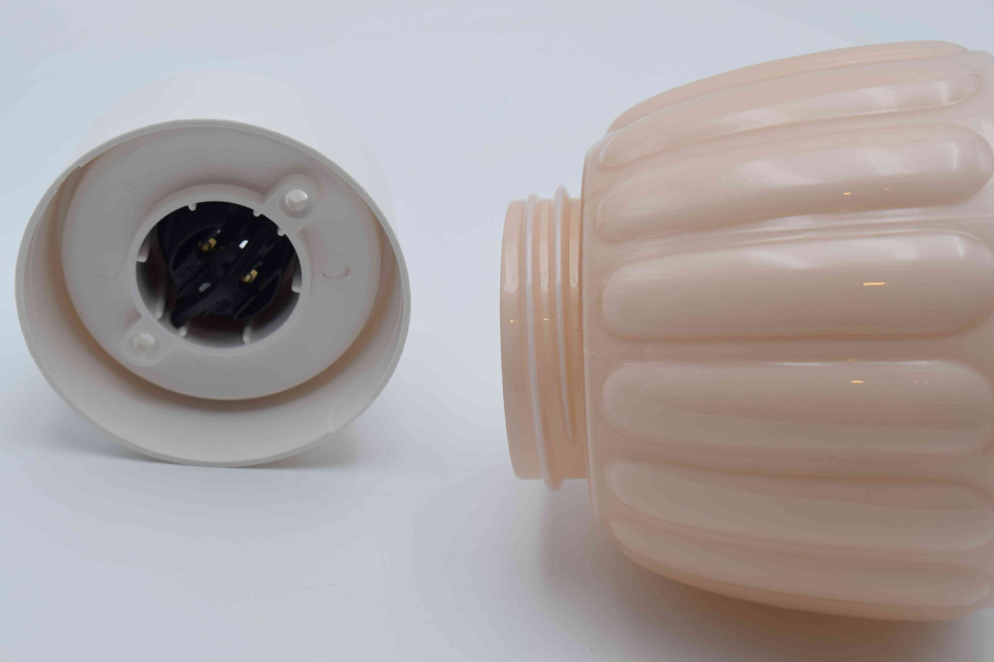 thabur lamp, art deco nouveau, french deco lamp, dutch glass, René Lalique, Le Corbusier, Jean Dunand, Sonia Delaunay, Chrysler new york, bauhaus, toilet light, The Great Gatsby, chic bathroom lamp