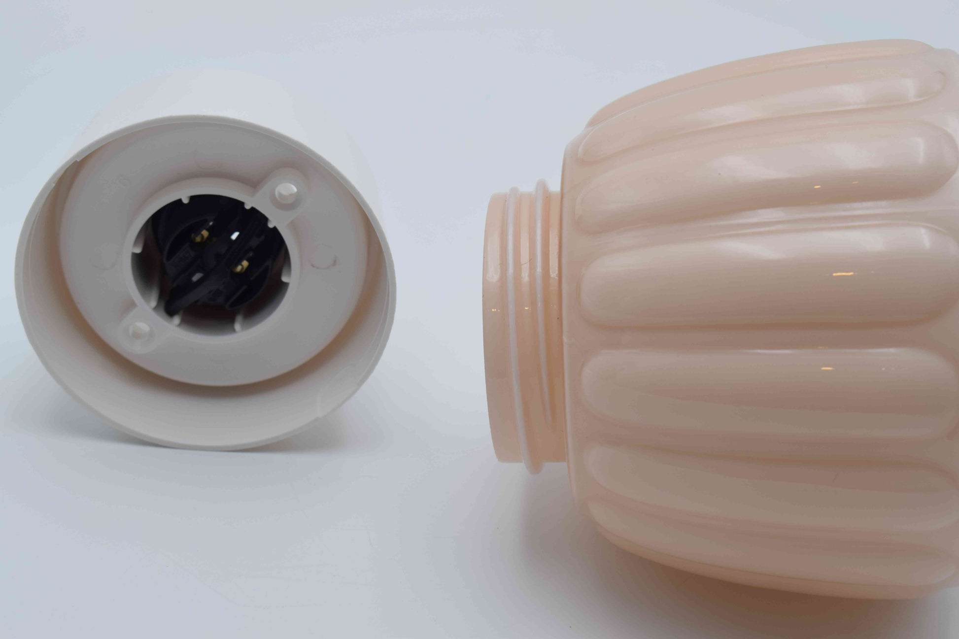 thabur lamp, art deco nouveau, french deco lamp, dutch glass, René Lalique, Le Corbusier, Jean Dunand, Sonia Delaunay, Chrysler new york, bauhaus, toilet light, The Great Gatsby, chic bathroom lamp