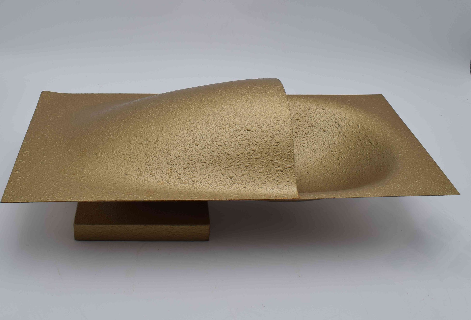 bertrand balas, Le Corbusier, raak wall lamp, raak model c-1550, golden wall lamp, brass sconce, brutalist lamp, sottsass colombo, hammerborg jacobsen, hall bedroom lamp, mid century modern, 1960 lamp, dutch danish design