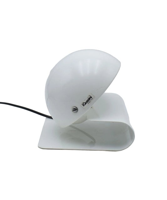 Vintage 1970s iGuzzini Bugia table lamp designed by Giuseppe Cormio, white painted metal with curved base and adjustable shade, classic Italian Space Age lighting.