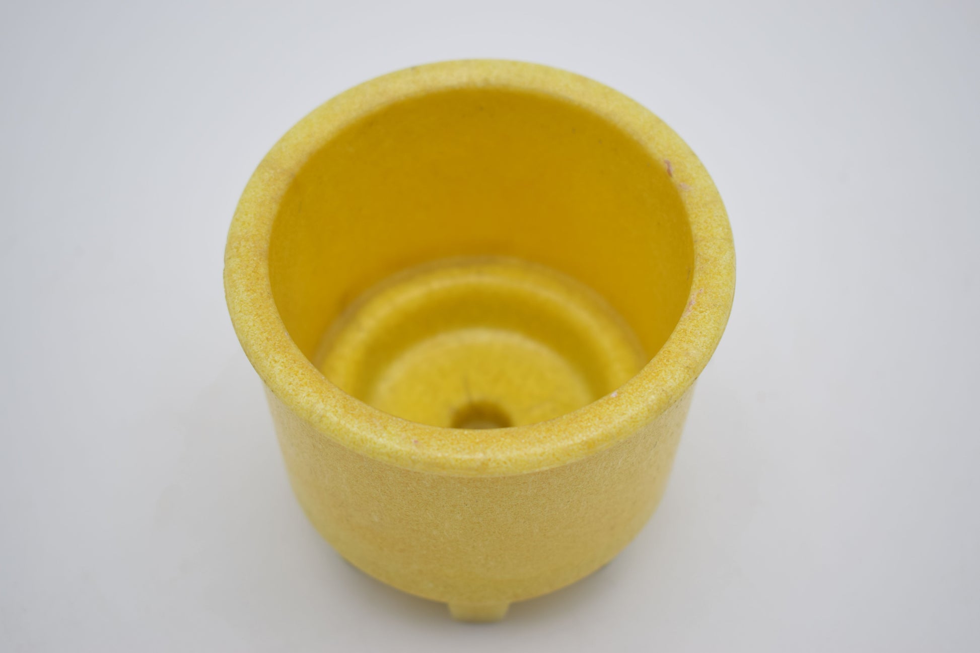 ad copier, cactus pot, flower pot, ceramic glass design, leerdam glass, 1950s graniver, art deco vase, presed glass, René Lalique, Dale Chihuly, Iittala glass, unica series, green yellow vase