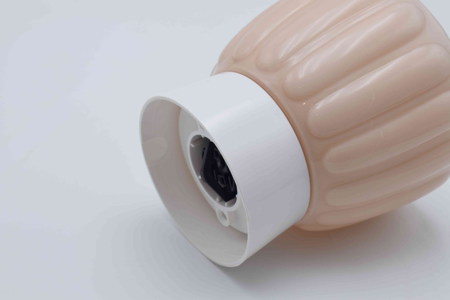 thabur lamp, art deco nouveau, french deco lamp, dutch glass, René Lalique, Le Corbusier, Jean Dunand, Sonia Delaunay, Chrysler new york, bauhaus, toilet light, The Great Gatsby, chic bathroom lamp