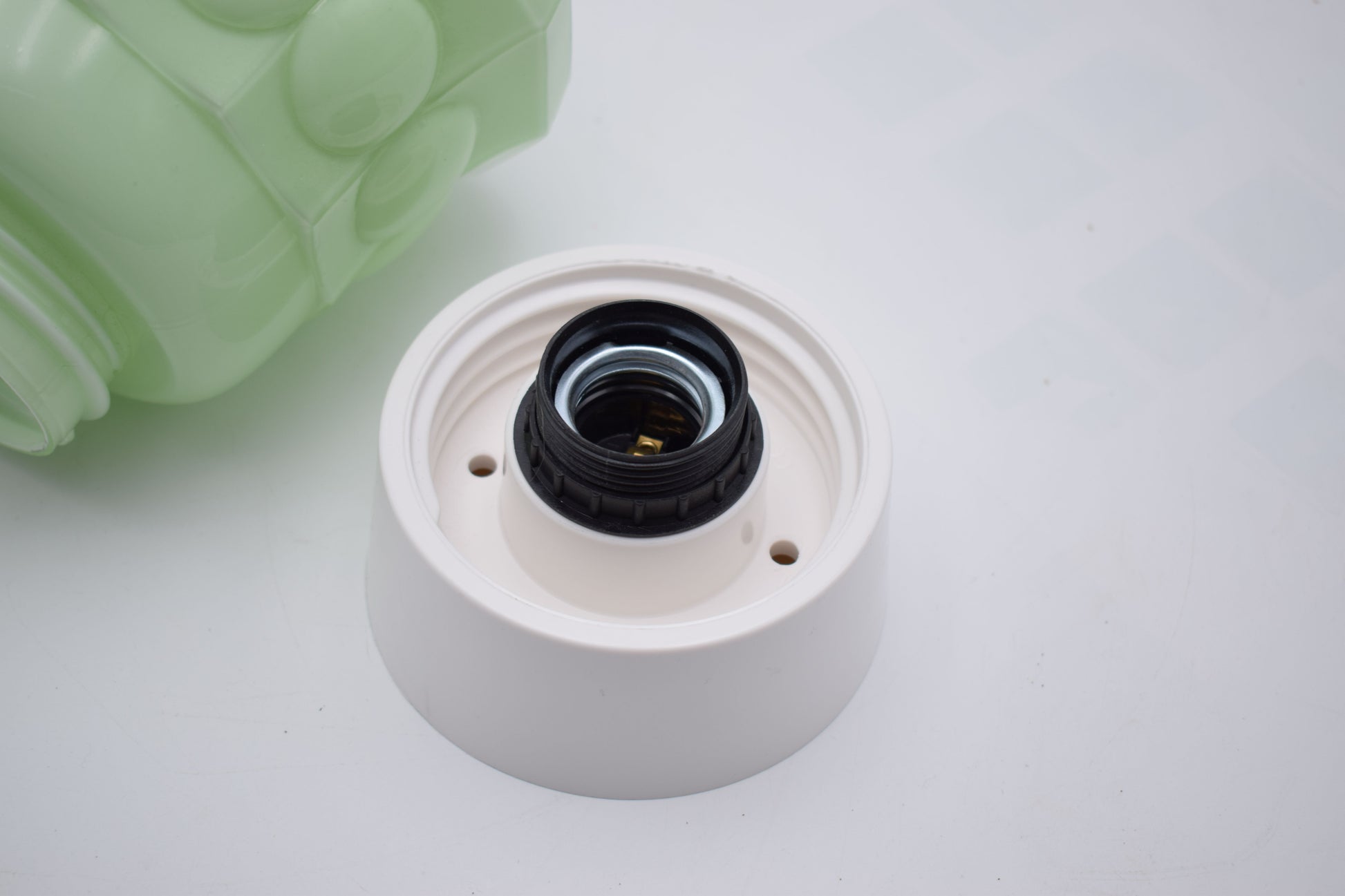 thabur lamp, art deco nouveau, french deco lamp, dutch glass, René Lalique, Le Corbusier, Jean Dunand, Sonia Delaunay, Chrysler new york, bauhaus, toilet light, bathroom lamp