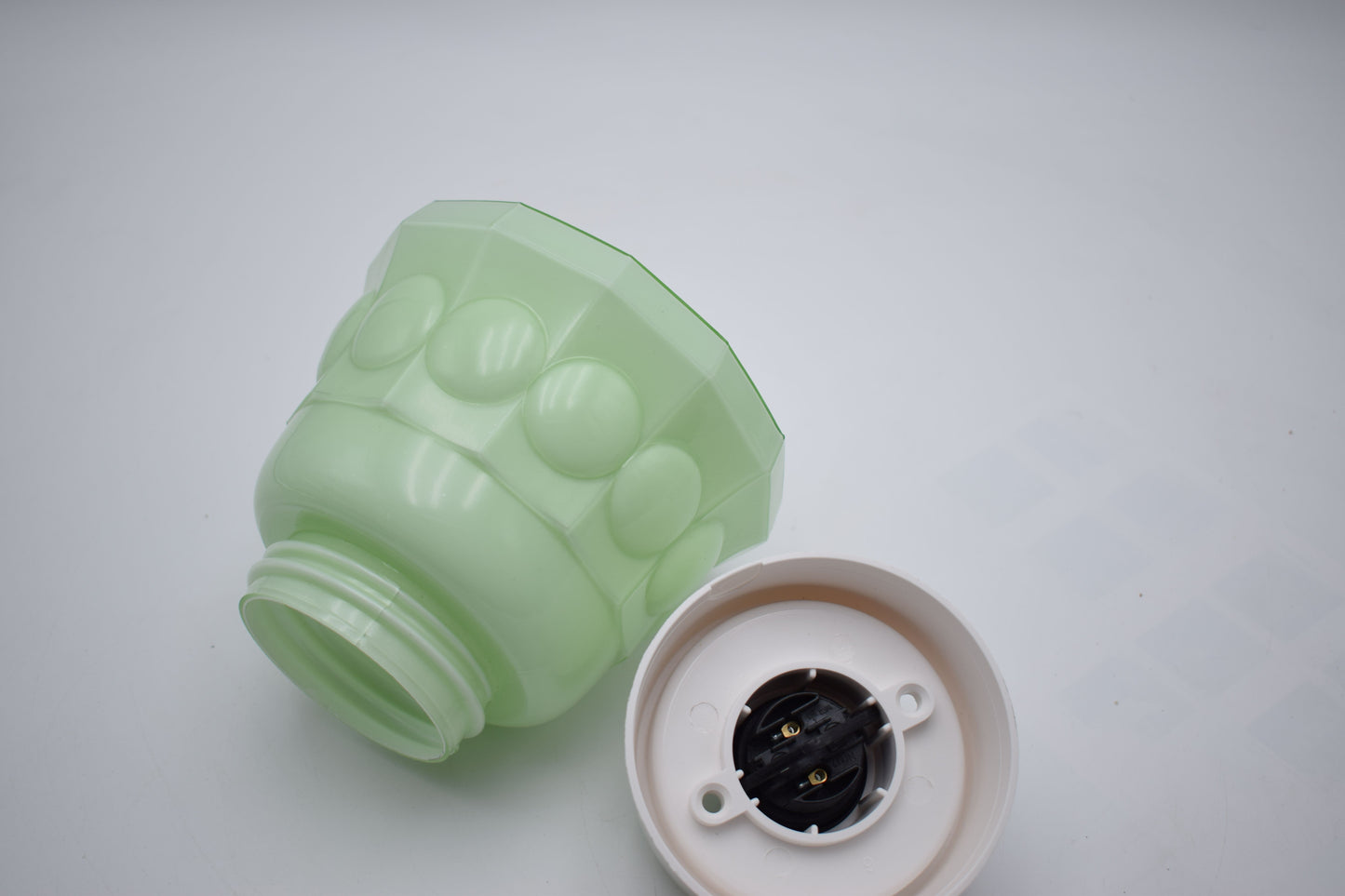 thabur lamp, art deco nouveau, french deco lamp, dutch glass, René Lalique, Le Corbusier, Jean Dunand, Sonia Delaunay, Chrysler new york, bauhaus, toilet light, bathroom lamp