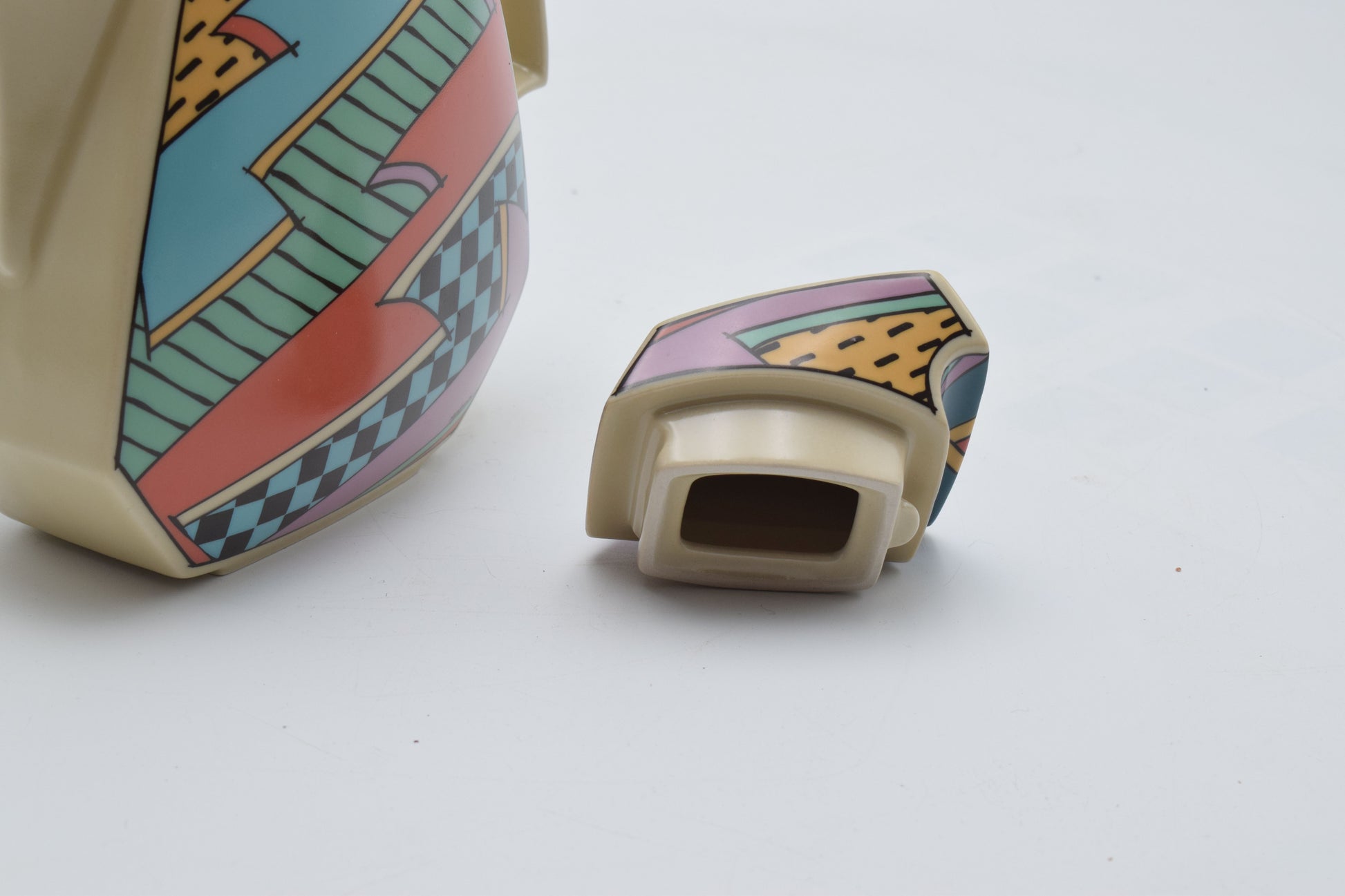 memphis style, rosenthal ceramics, rosenthal porcelain, vintage plates, flash one rosenthal, 1980s design, vintage kitchenware, Villeroy Boch, design kitchenware, Dorothy Hafner, keith haring, Andy Warhol, popart