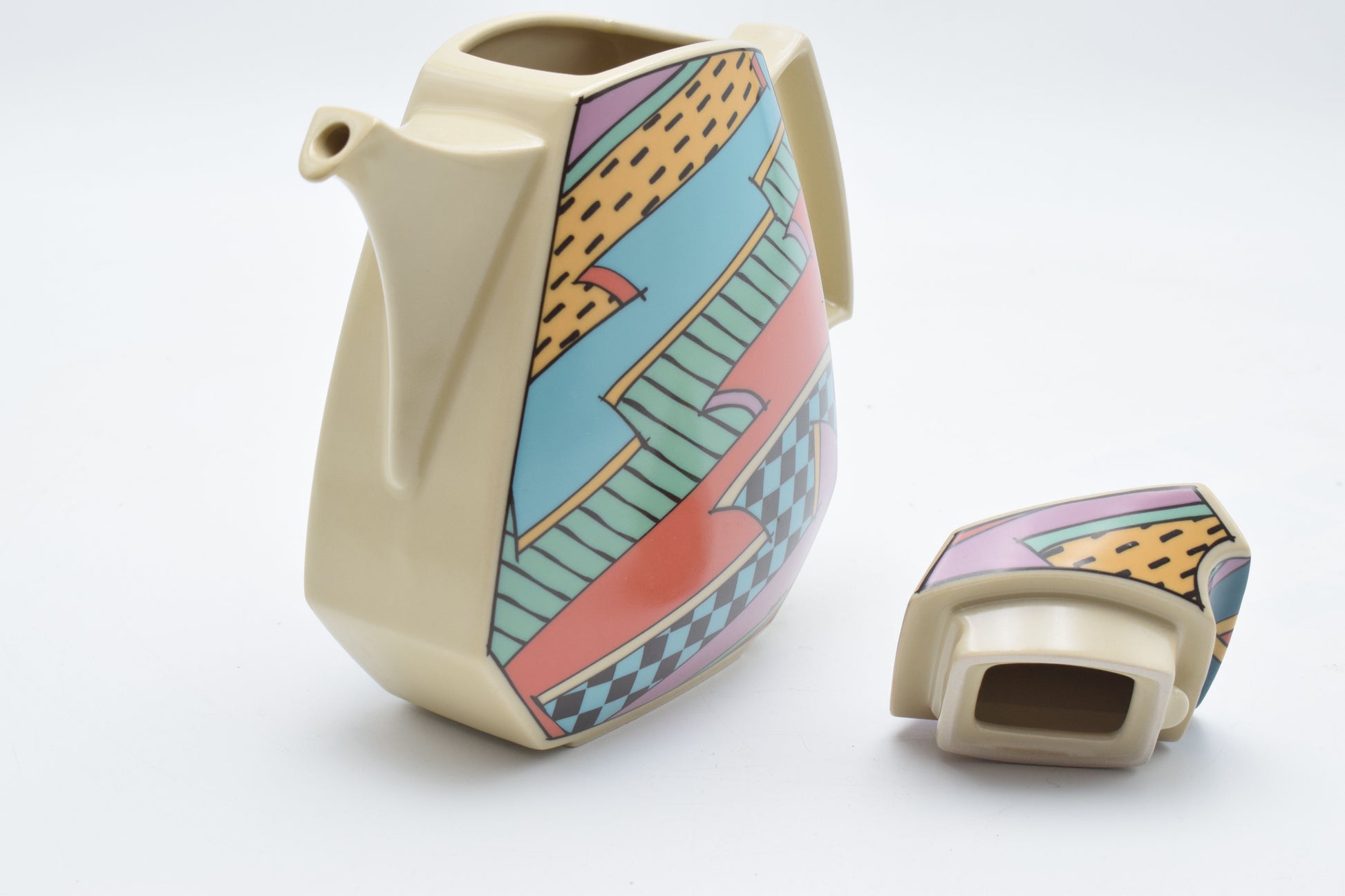 memphis style, rosenthal ceramics, rosenthal porcelain, vintage plates, flash one rosenthal, 1980s design, vintage kitchenware, Villeroy Boch, design kitchenware, Dorothy Hafner, keith haring, Andy Warhol, popart