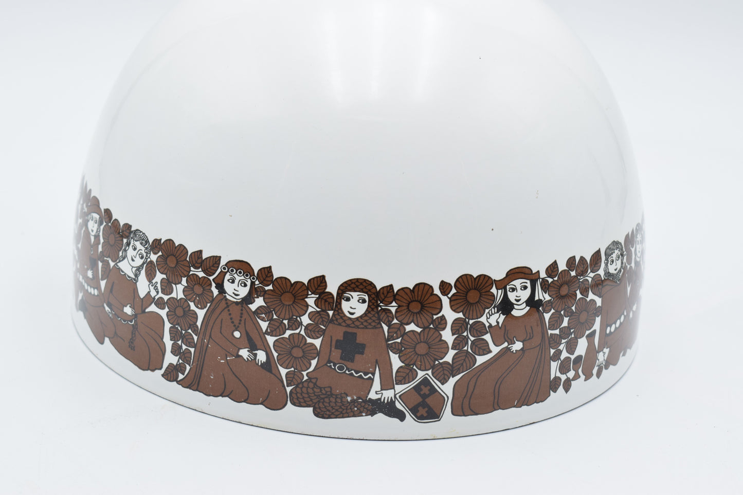 fog morup, enamel lamp, pendant light, franck arabia, louis poulsen, industrial lamp, verner panton, lyfa lyskaer, hala raak, holmegaard, jo Hammerborg, kitchen lamp, folklore celtic