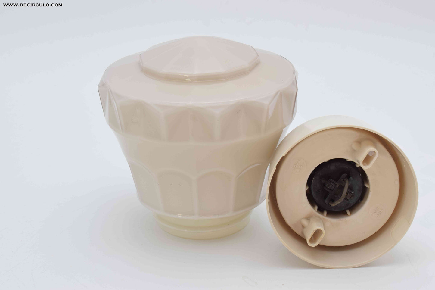 thabur lamp, art deco nouveau, french deco lamp, dutch glass, René Lalique, Le Corbusier, Jean Dunand, Sonia Delaunay, Chrysler new york, bauhaus, toilet light, The Great Gatsby, wc lamp