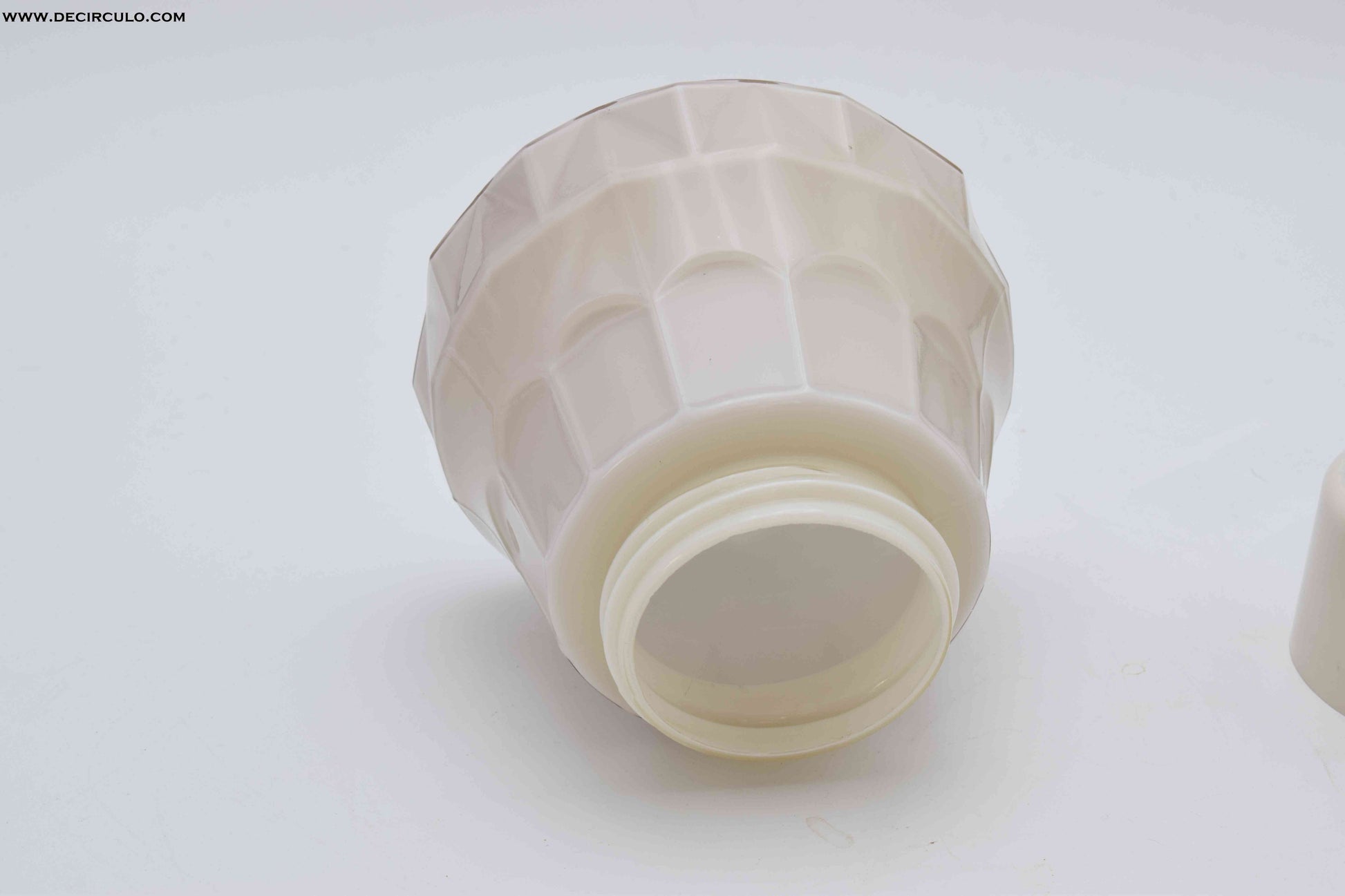 thabur lamp, art deco nouveau, french deco lamp, dutch glass, René Lalique, Le Corbusier, Jean Dunand, Sonia Delaunay, Chrysler new york, bauhaus, toilet light, The Great Gatsby, wc lamp