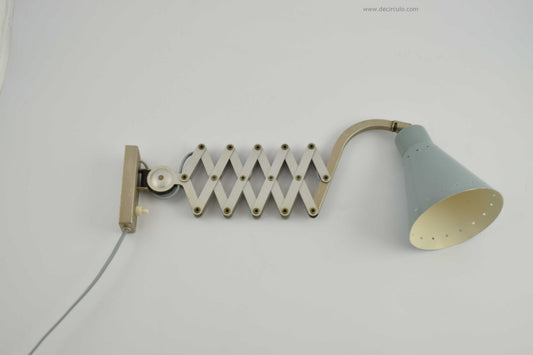 Aplique de tijera. Lámpara de pared vintage tipo tijera gris azul de los años 60.