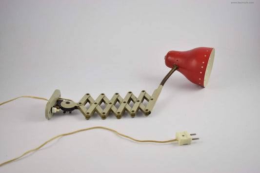 Antigua lámpara de pared con forma de tijera roja de los años 60 atribuida a la empresa holandesa Hala