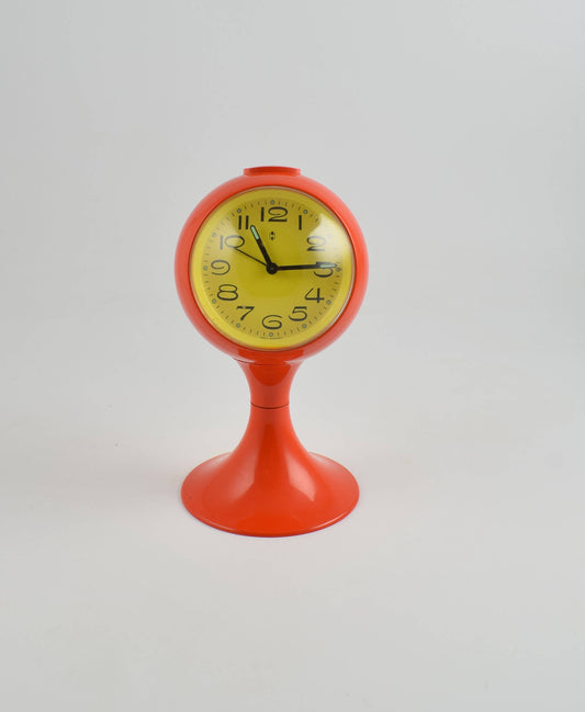 Reloj de bendición amarillo anaranjado, forma de tulipán de pedestal naranja, Alemania occidental. Era espacial, hecha de plástico desde principios de los años 1970