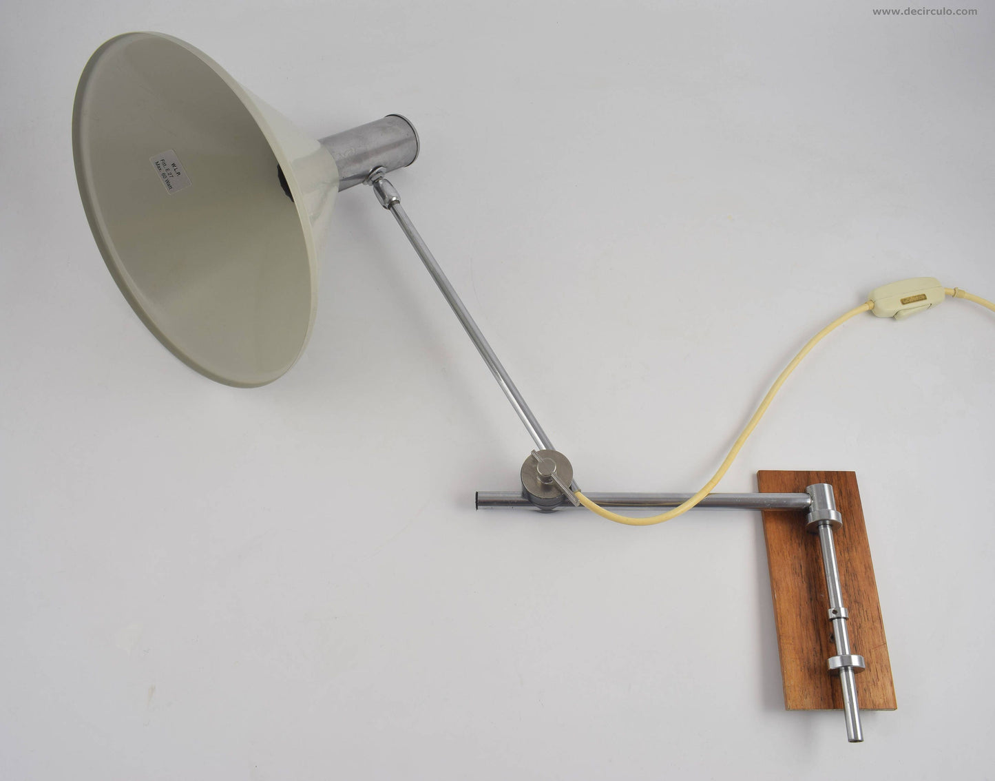 Chroom en grijze aluminium wandlamp, Verstelbare zilverkleurige armlamp uit de jaren 60