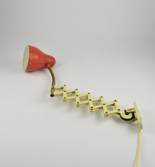 Aplique de tijera. Lámpara de pared tipo tijera roja de los años 60 de la empresa holandesa hala