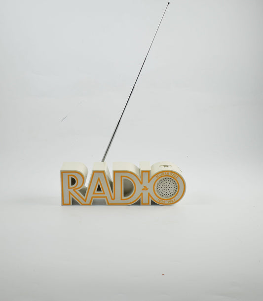Radio radio Modelo: 20-1 de Isis Electronics; HK en forma de palabra radio.