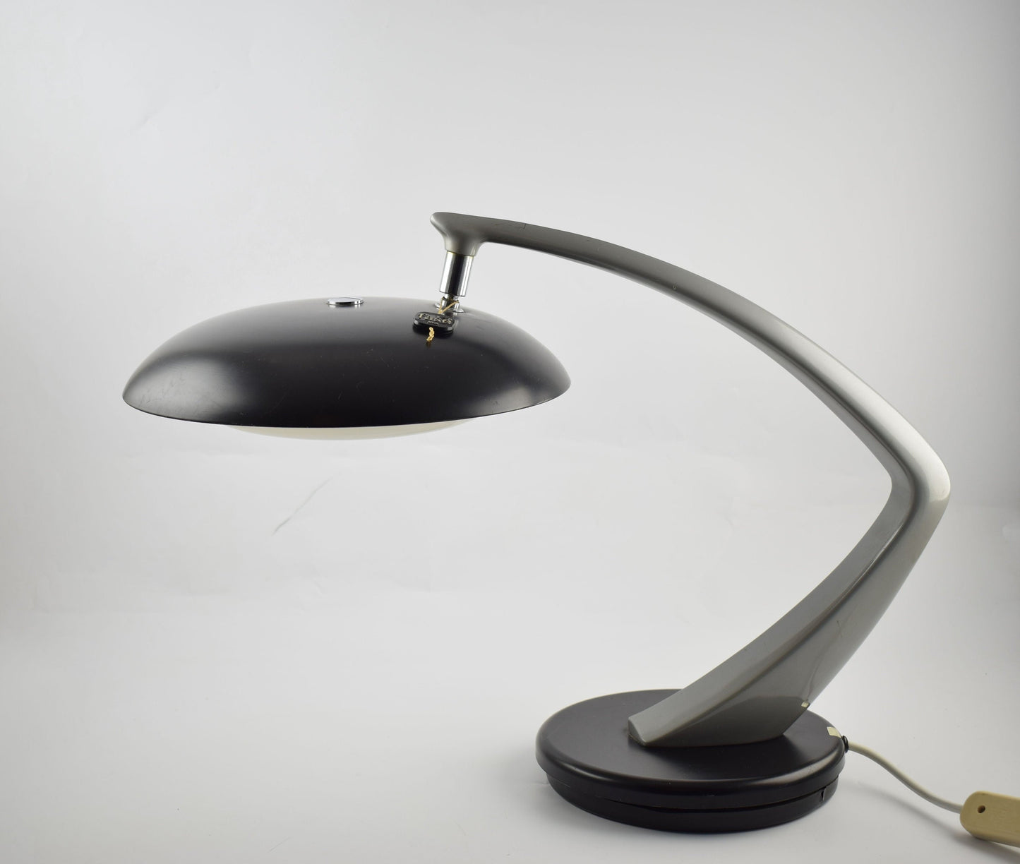 Fase Boomerang bureau tafellamp Madrid Spanje. Prachtige lamp uit de jaren 60 en begin jaren 70