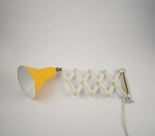 Lámpara de pared tipo tijera retro holandesa Anvia, lámpara de pared vintage en amarillo y blanco de Anvia Light Designers