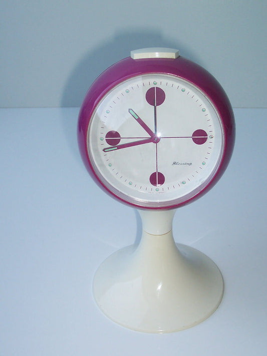 blessing alarm clock, junghans rhythm, verner panton, colombo kartell, pedestal tulip, bedroom white, scandinavian design, space age, atomic age, james bond, startrek, space invaders, star wars robot