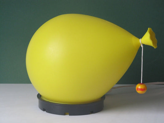 Lámpara globo de mesa o pared amarilla diseñada por Yves Christin