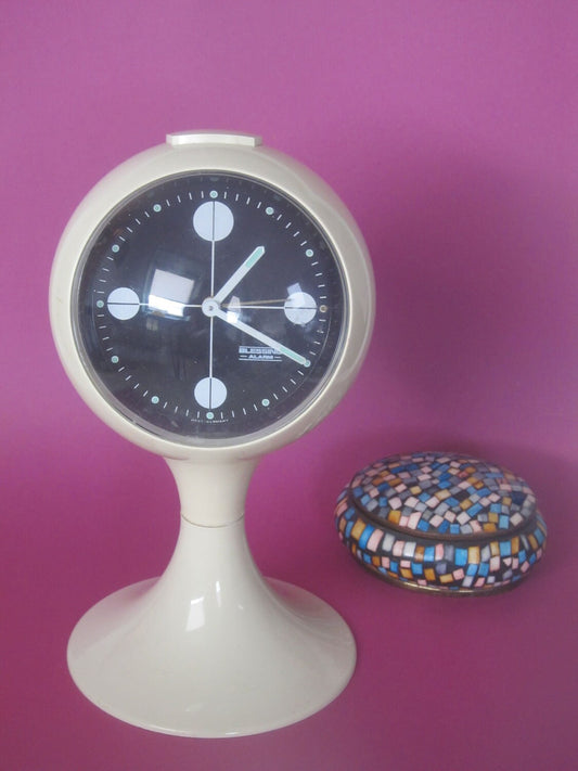 blessing alarm clock, junghans rhythm, verner panton, colombo kartell, pedestal tulip, bedroom white, scandinavian design, space age, atomic age, james bond, startrek, space invaders, star wars robot