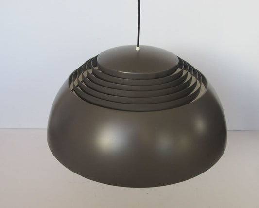 Reservado para H. Arne Jacobsen Lámpara de techo AJ Royal, para el fabricante escandinavo Louis Poulsen, conocido como AJ Royal Pendant