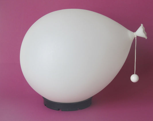 Reservado para M. sobremesa o aplique/techo, Italia 1975 difusor de plástico soplado y base de ABS negro