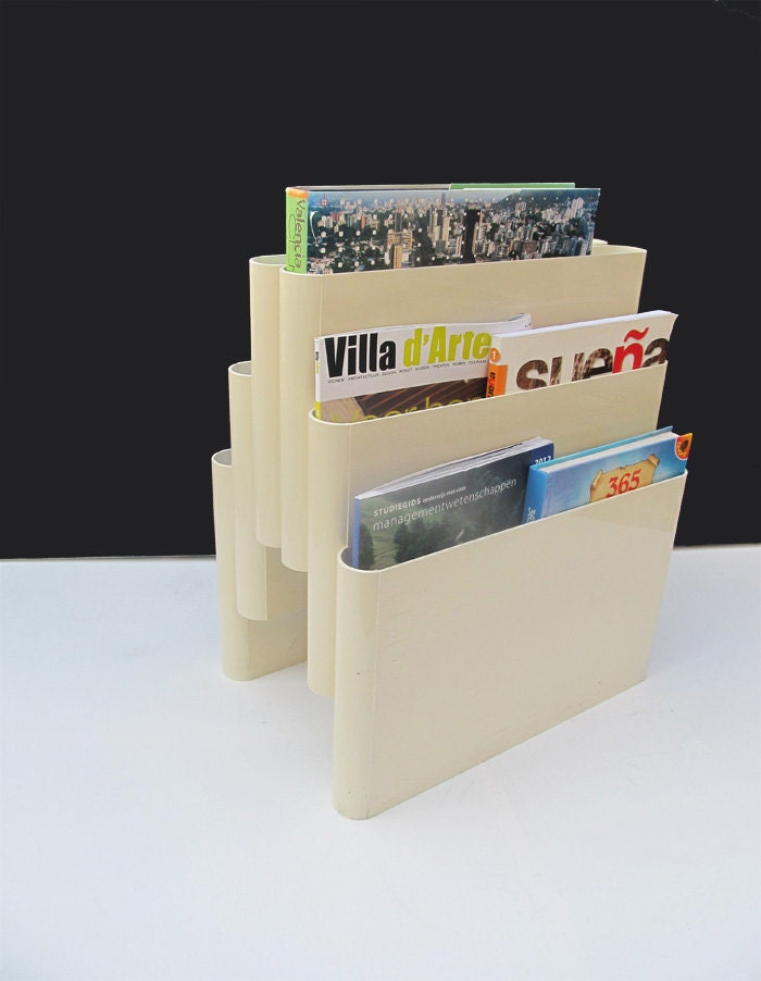 Kartell Giotto Stoppino Groot vintage wit tijdschriften- of krantenrek uit de jaren 70