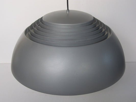 Lámpara de techo AJ Royal de Arne Jacobsen, para el fabricante danés Louis Poulsen, conocido como AJ Royal Pendant