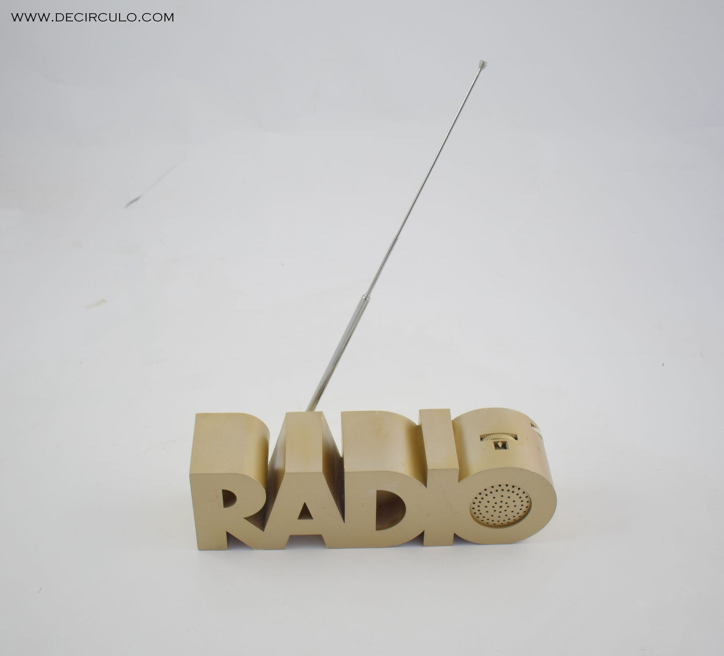 WERKT NIET Radio radio Model in de vorm van het woord radio.