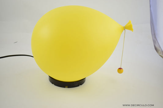Lámpara Balloon diseñada por Yves Christin para lámpara de mesa o pared/techo Bilumen, Italia años 70 Difusor de plástico soplado y base de ABS negro