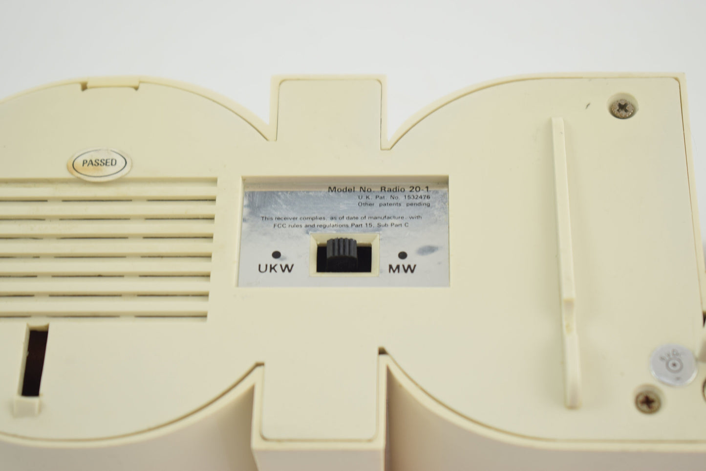Modelo de radio radio en forma de palabra radio UKW y frecuencia MW