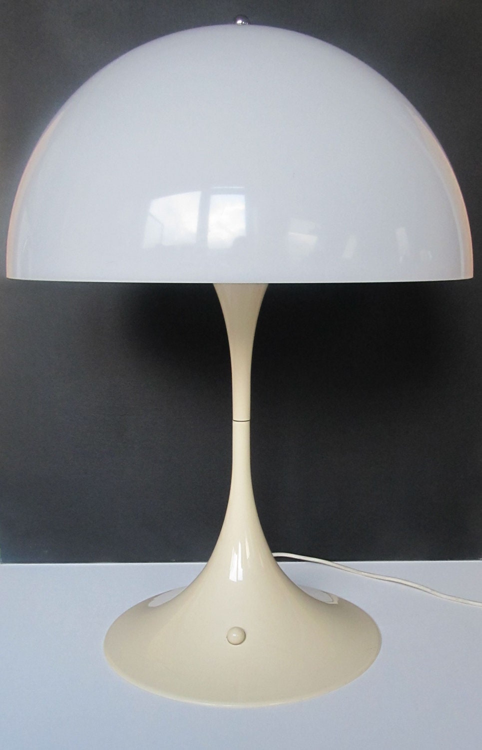 Lámpara de mesa Panthella Verner Panton para Louis Poulsen Dinamarca, original de los años 70 con interruptor de luz en la parte inferior