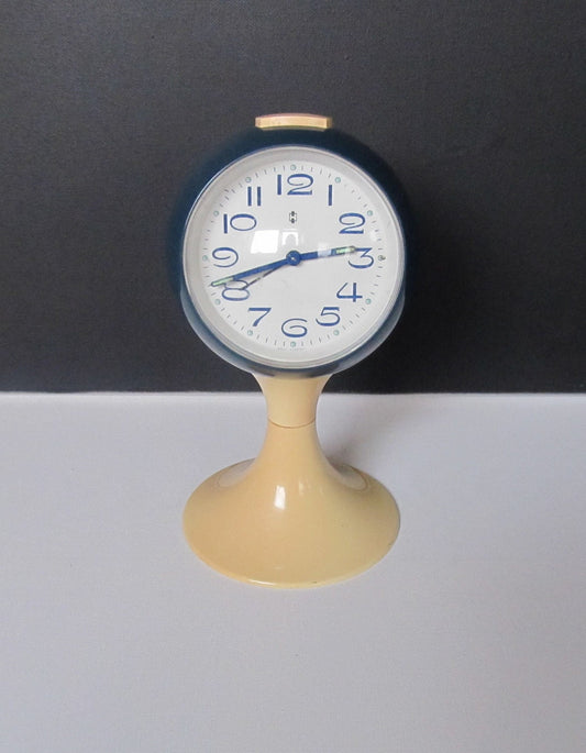 wekker, sokkel tulpvorm, West-Duitsland. Plastic wekker uit het Space Age-tijdperk uit begin jaren 70