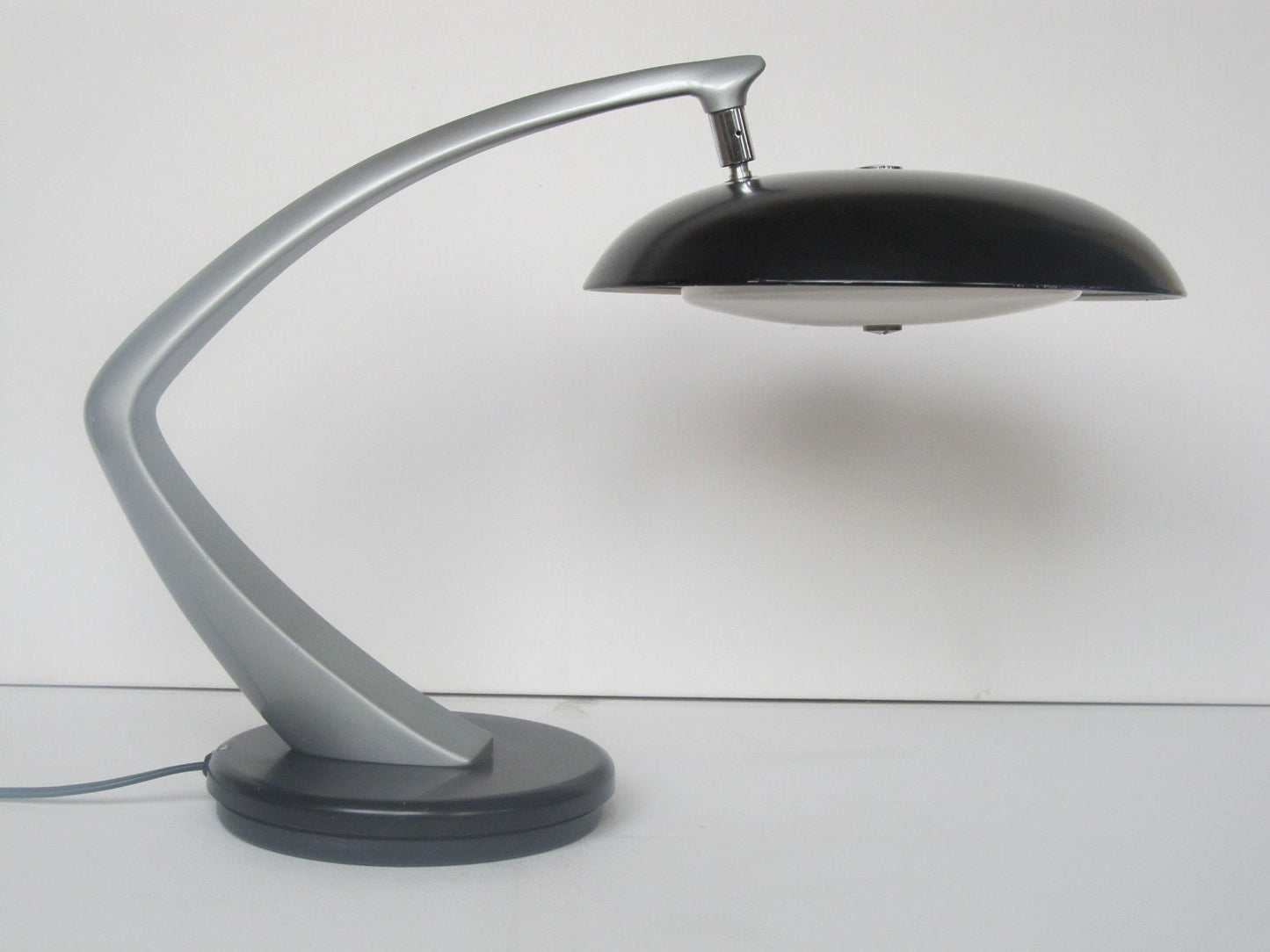 Fase Boomerang bureau tafellamp Madrid Spanje. Prachtige lamp uit de jaren 60 en begin jaren 70
