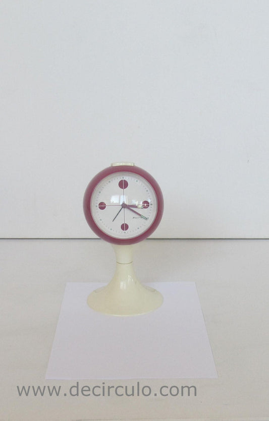 Reloj despertador Magenta Blessing con pedestal en forma de tulipán blanco, fabricado en Alemania. Reloj despertador de plástico de la era espacial de principios de los años 70