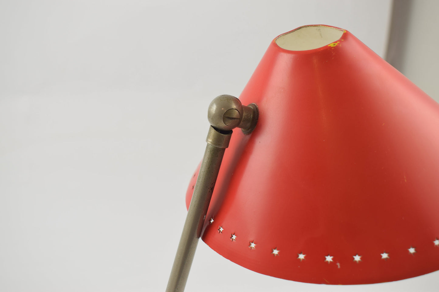 Lámpara de pared o mesa Pinocho roja diseñada en 1956 por H.Th.A. Busquet