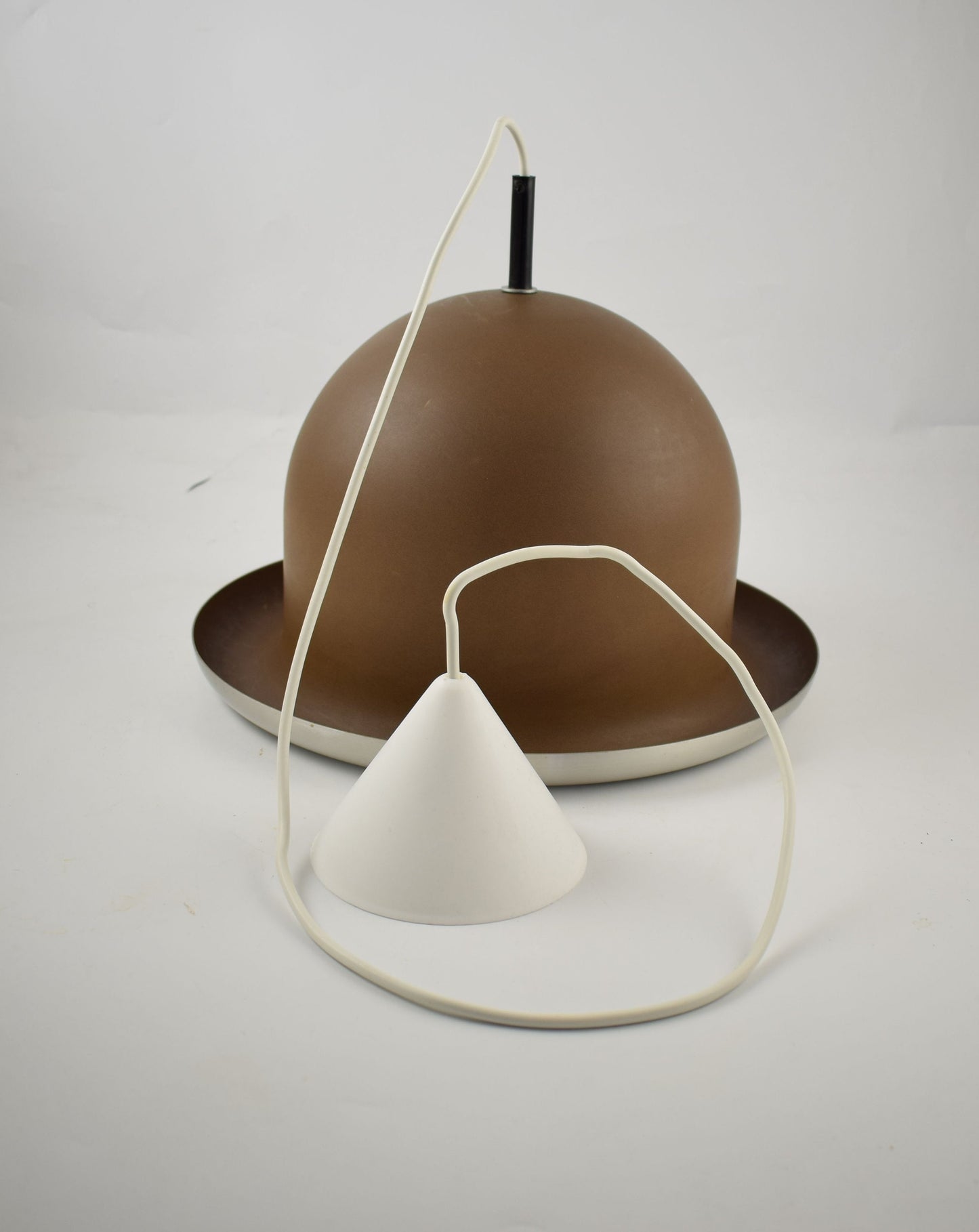 Raak Bowler b-1072 pendant lamp by Casati and Ponzio cinnamon brown suspension Lamp from Raak light architects Amsterdam 1972