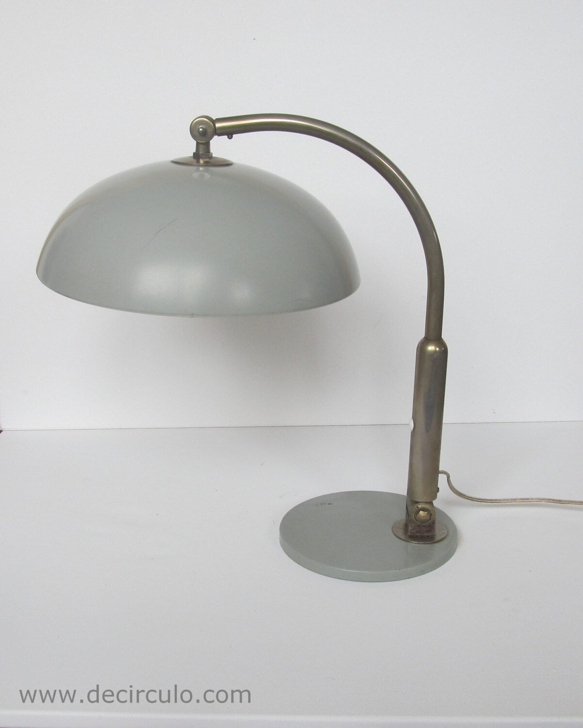 Lámpara de escritorio Hala Modelo 144 diseñada por Busquet, famosa lámpara de mesa de diseño de los Países Bajos
