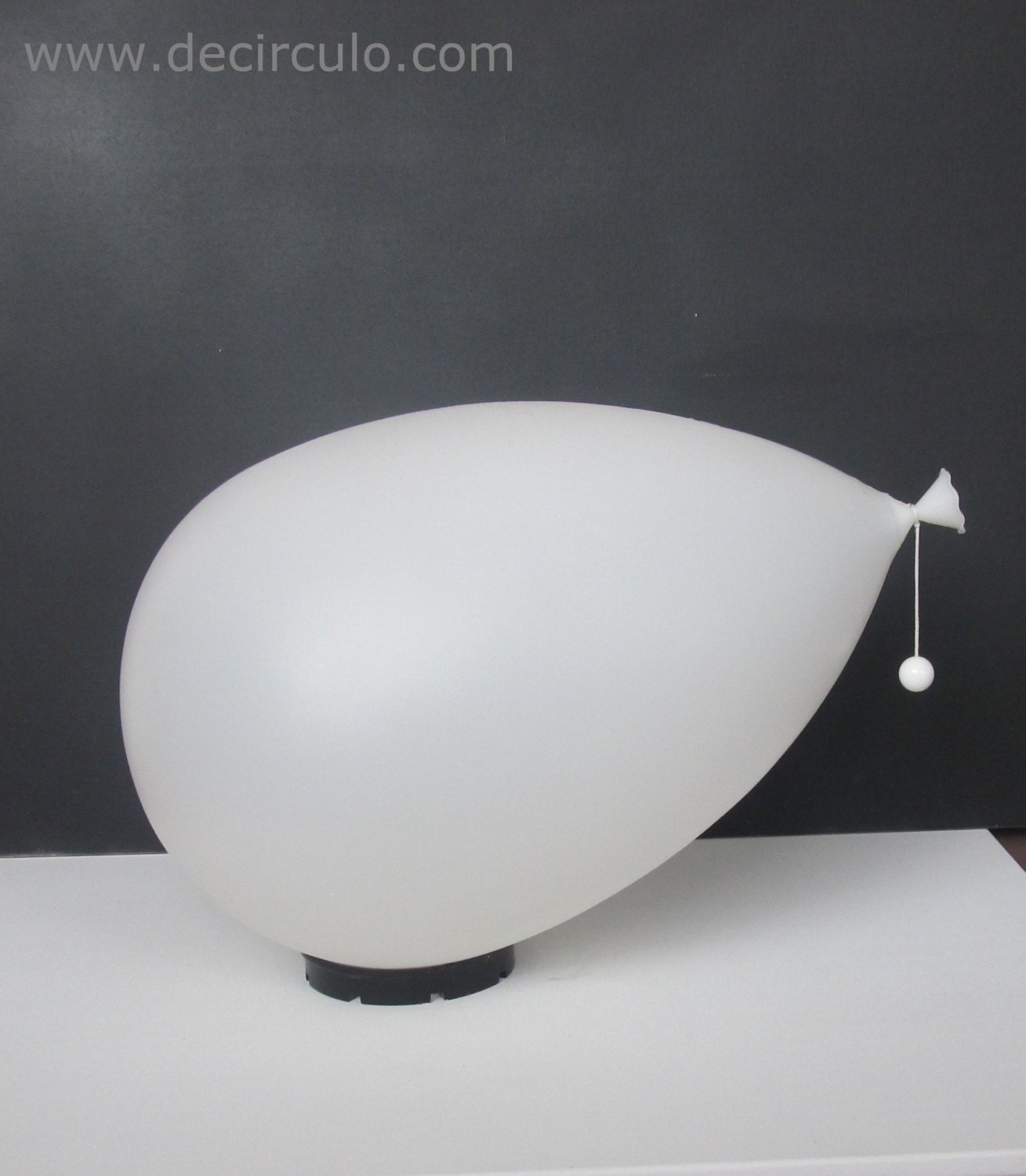 Ontworpen door Yves Christin voor Bilumen witte Balloon wand/plafondlamp of Tafellamp XL